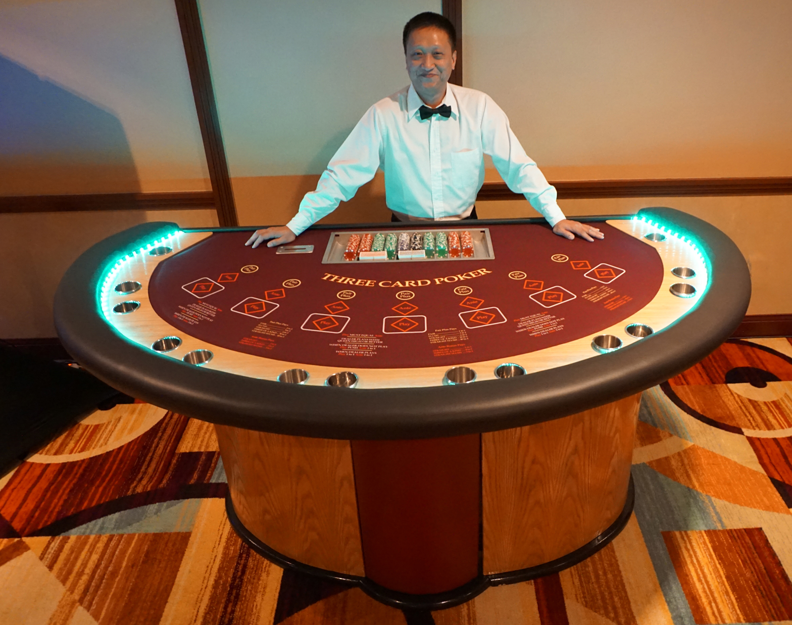 3-Card-Poker-Table-with-Dealer